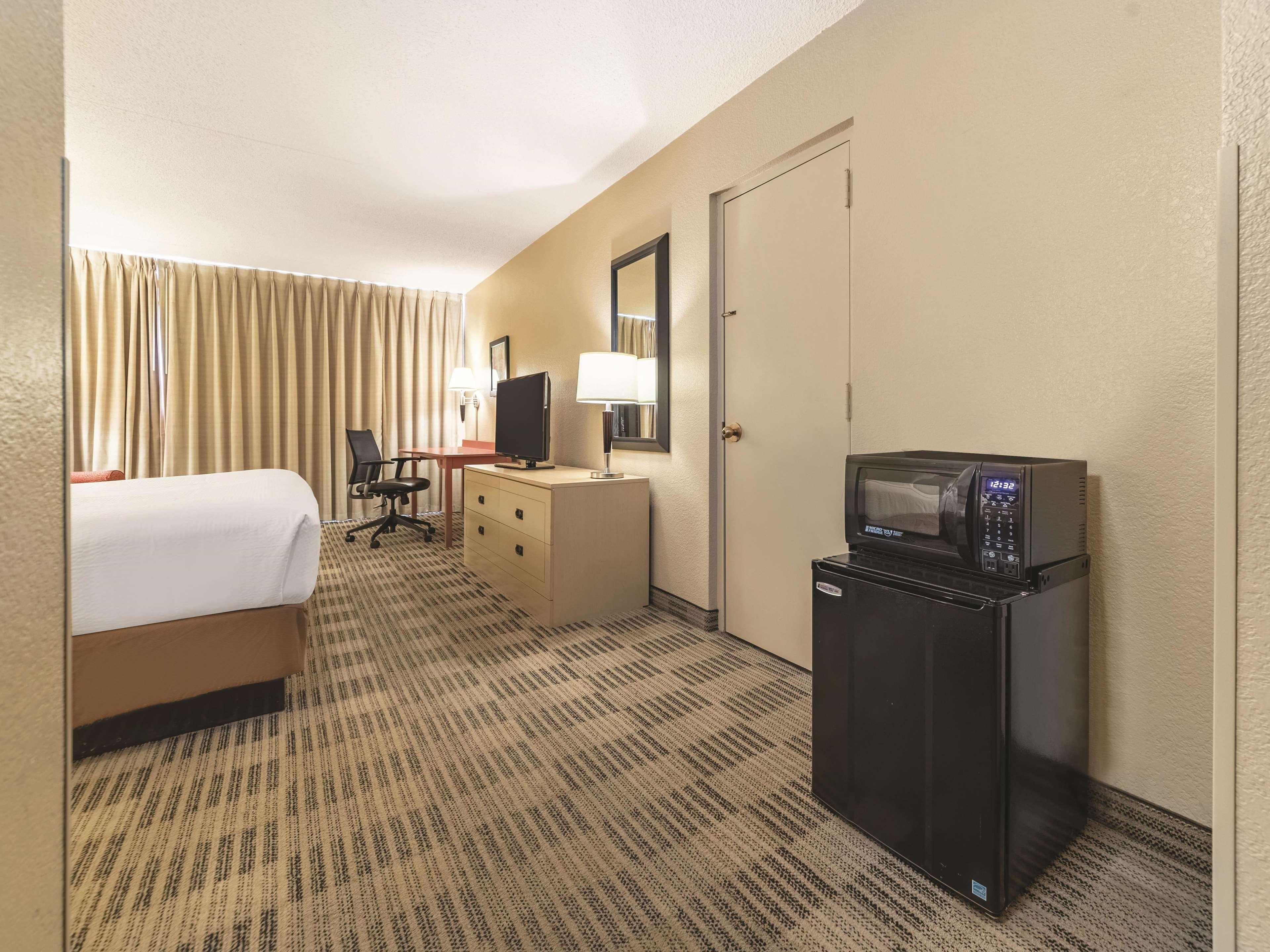 Ramada Inn By Wyndham Fairfield Nj מראה חיצוני תמונה