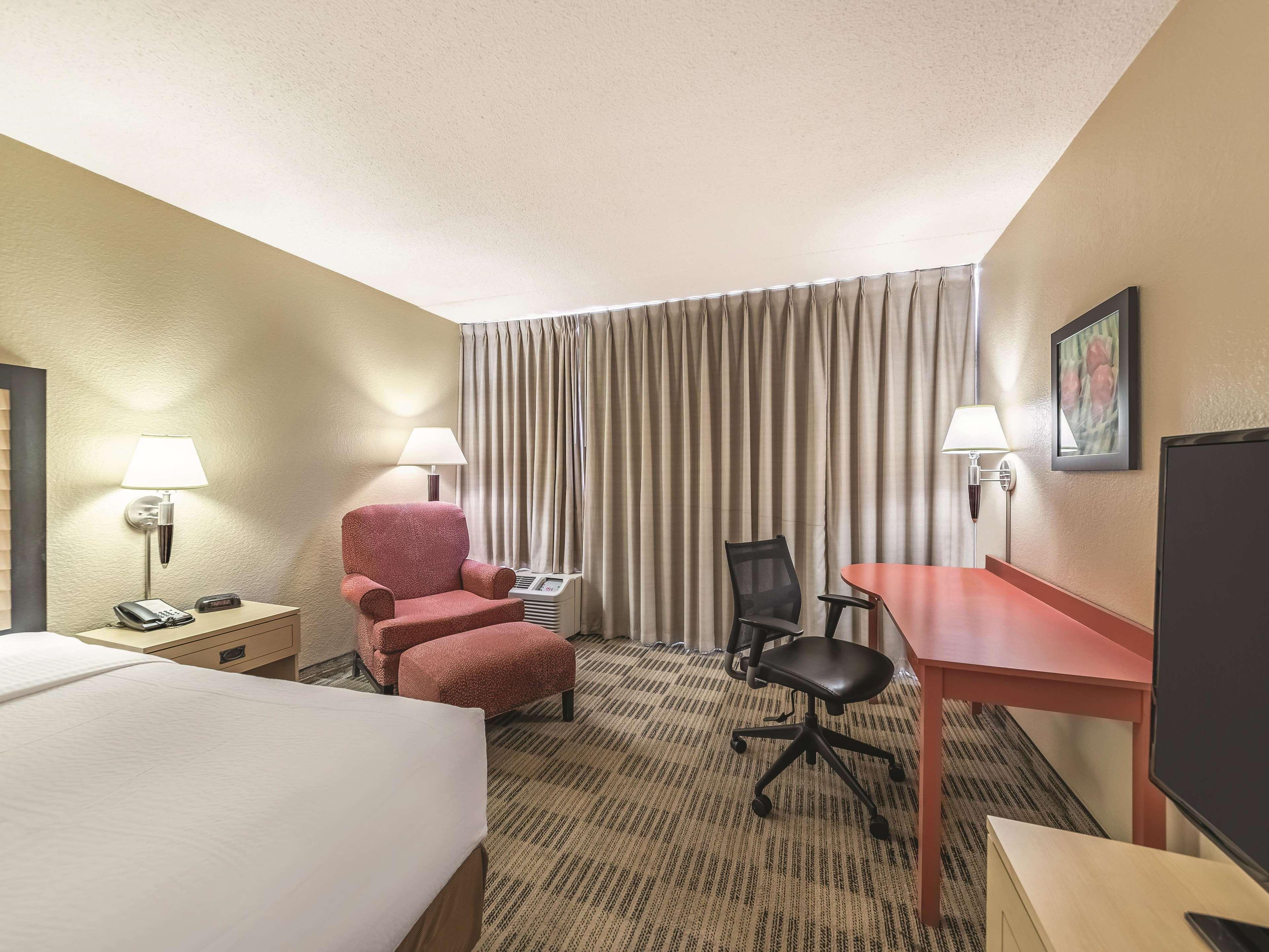 Ramada Inn By Wyndham Fairfield Nj מראה חיצוני תמונה