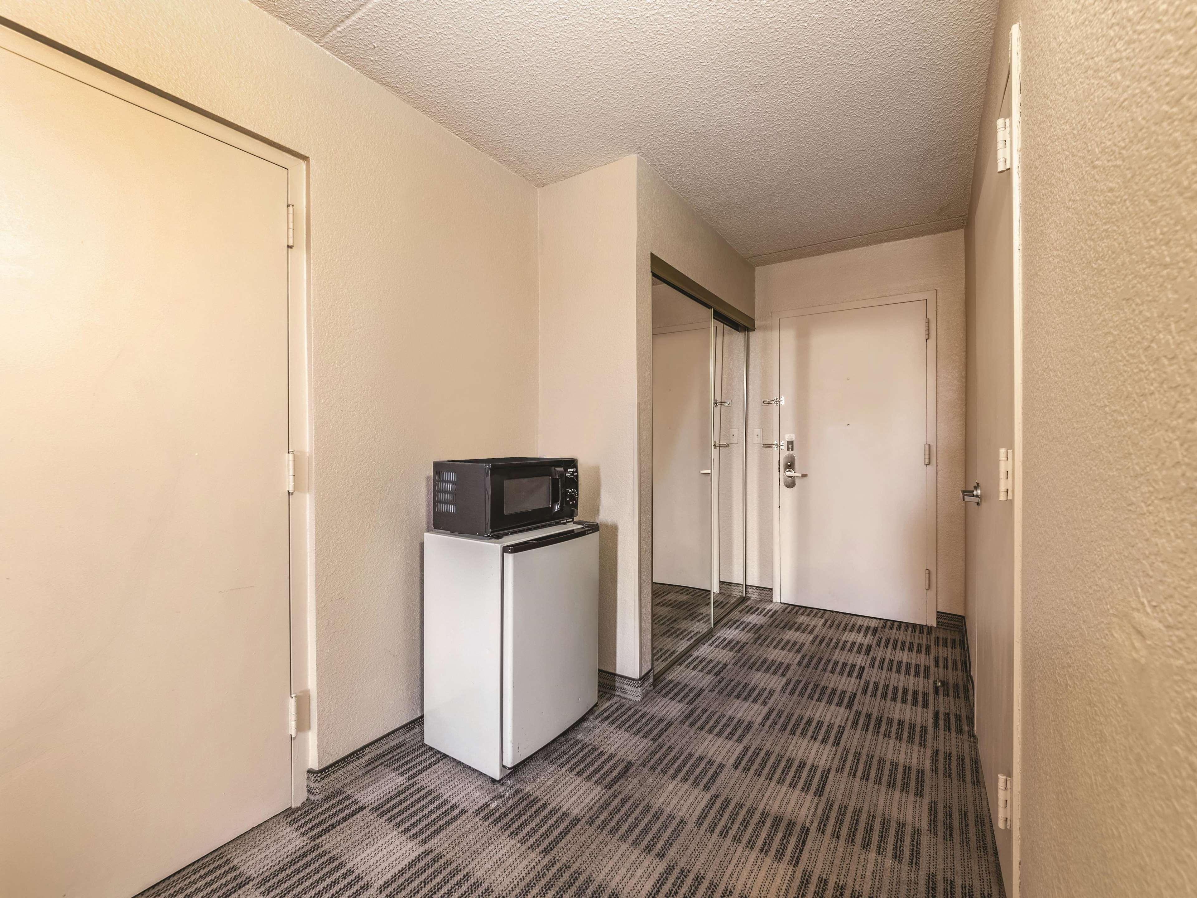 Ramada Inn By Wyndham Fairfield Nj מראה חיצוני תמונה