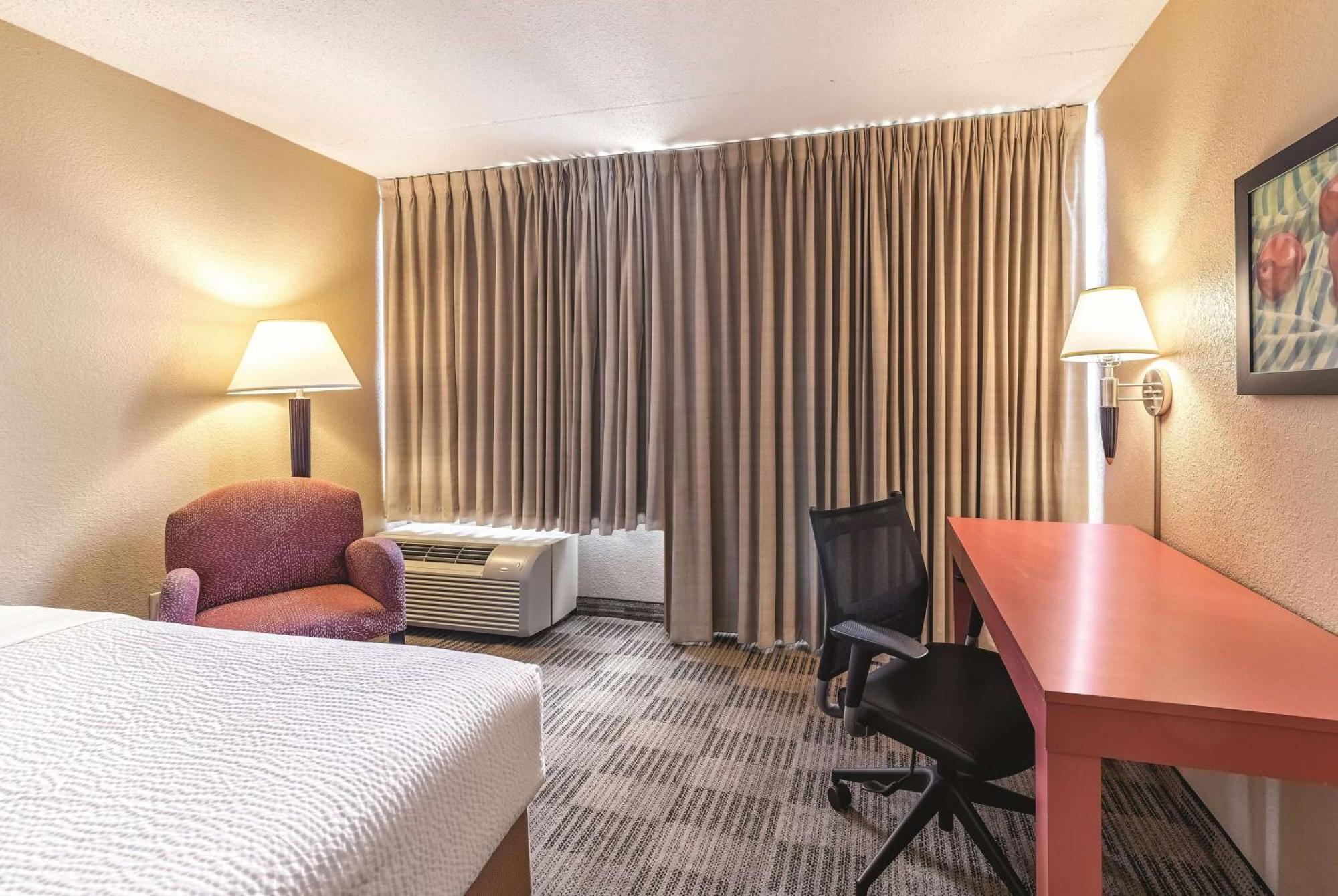 Ramada Inn By Wyndham Fairfield Nj מראה חיצוני תמונה
