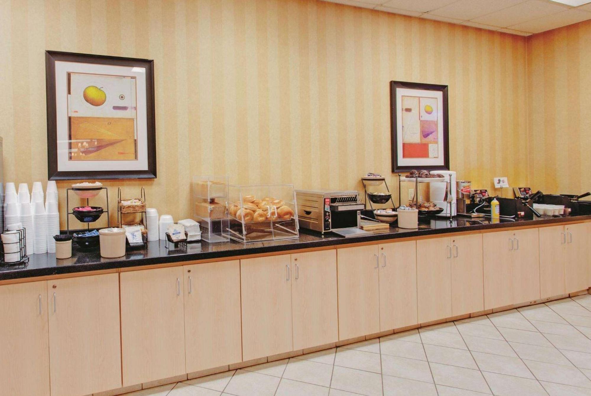 Ramada Inn By Wyndham Fairfield Nj מראה חיצוני תמונה