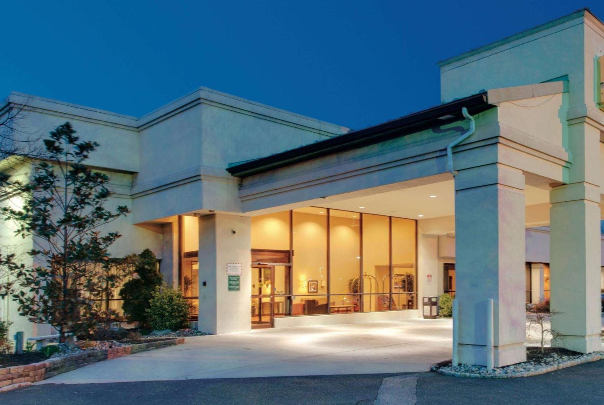 Ramada Inn By Wyndham Fairfield Nj מראה חיצוני תמונה