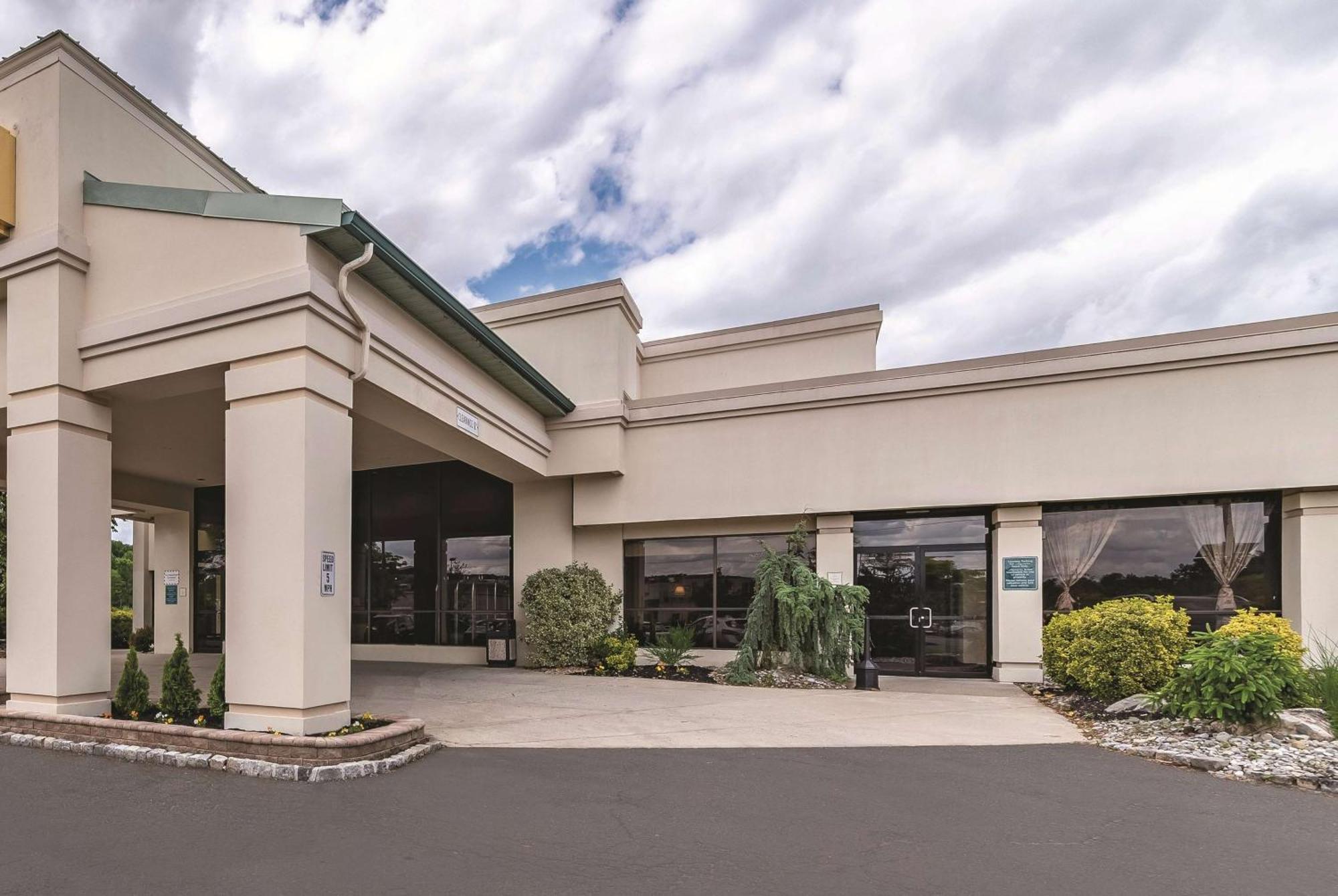 Ramada Inn By Wyndham Fairfield Nj מראה חיצוני תמונה